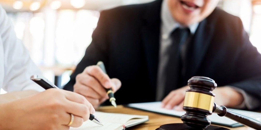 انتخاب وکیل محلی؛ چرا وکیل شهر محل دادگاه بهترین انتخاب است؟